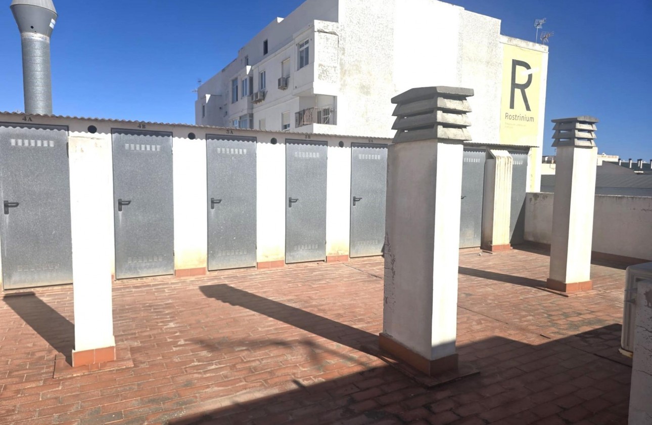 Resale - Apartment / flat - Torrevieja - Las Piscinas Naturales