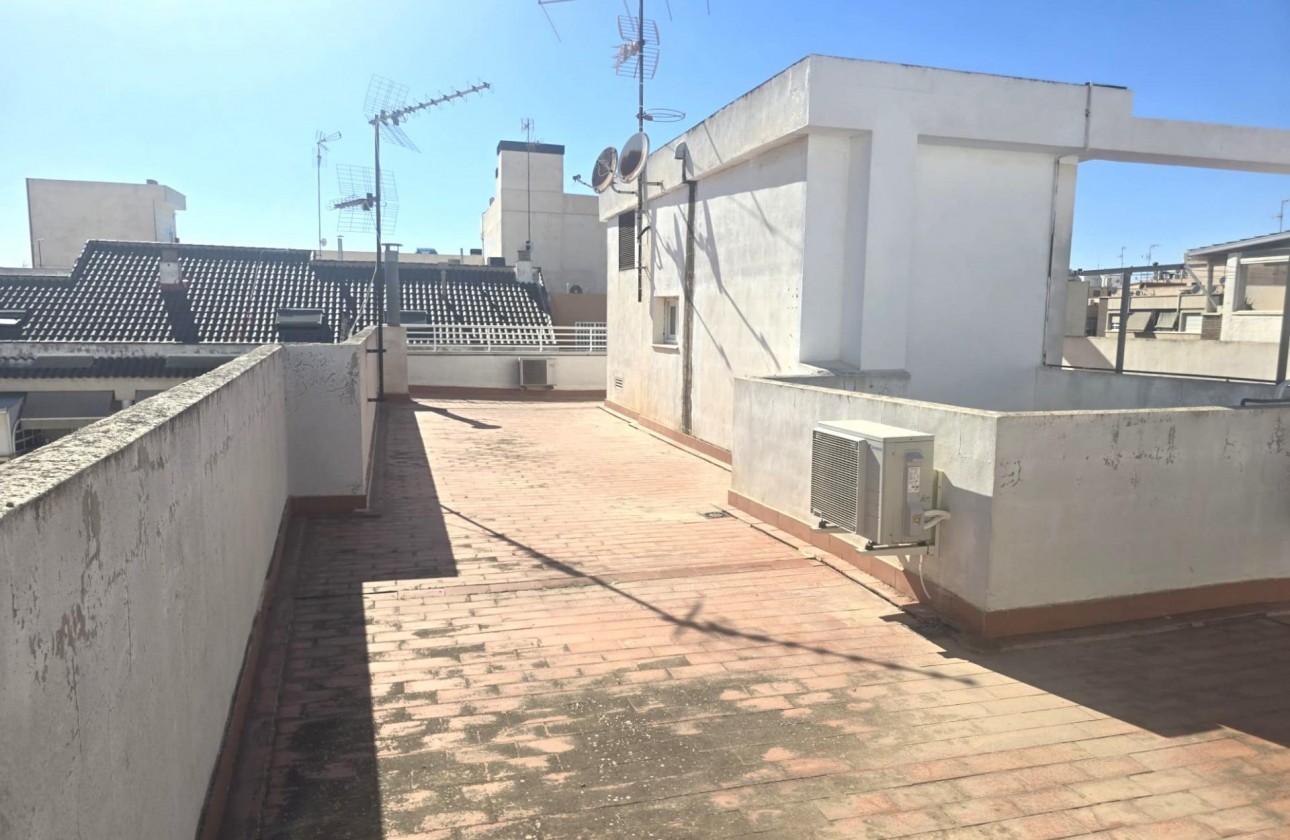 Resale - Apartment / flat - Torrevieja - Las Piscinas Naturales