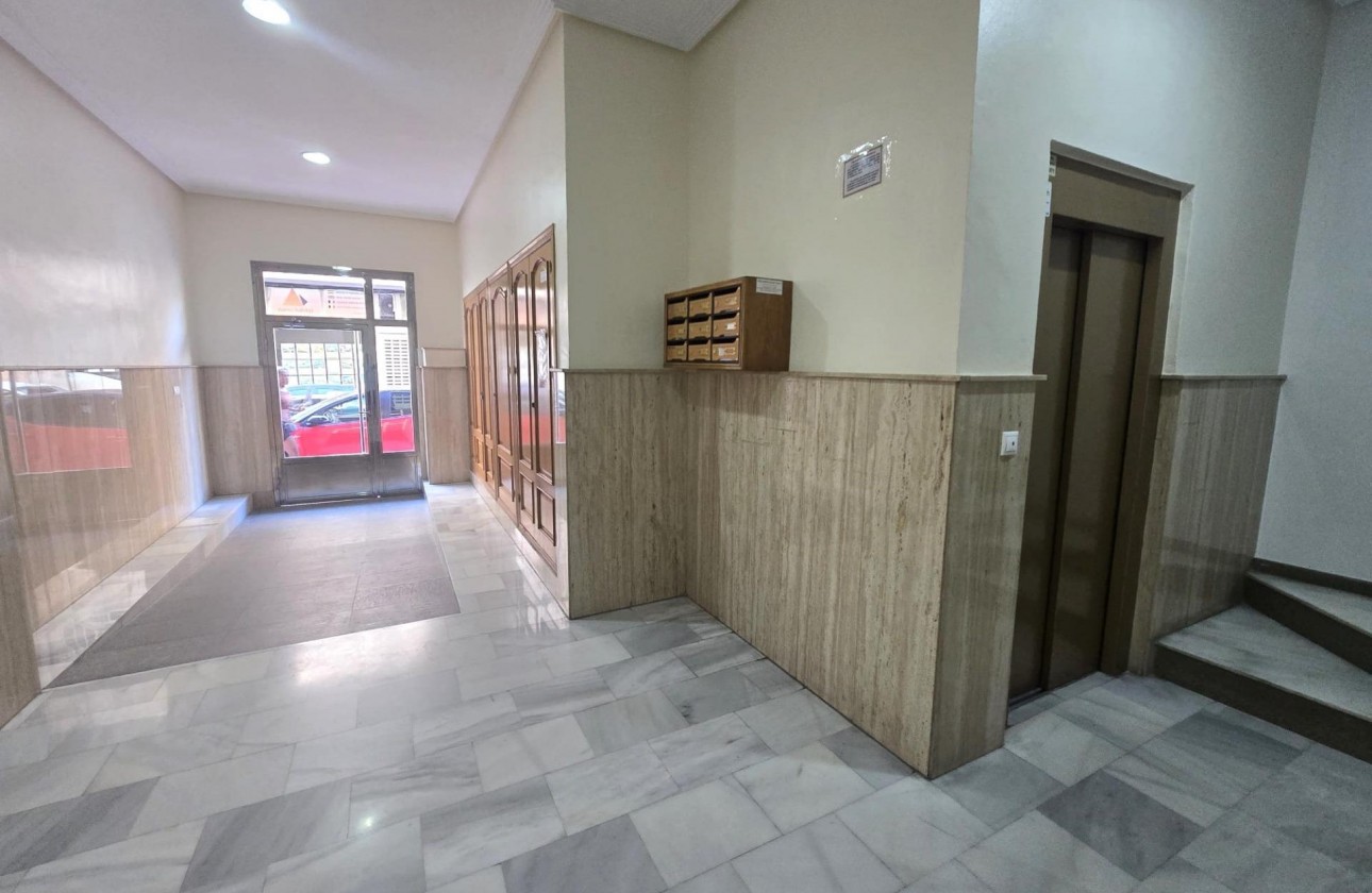 Resale - Apartment / flat - Torrevieja - Las Piscinas Naturales