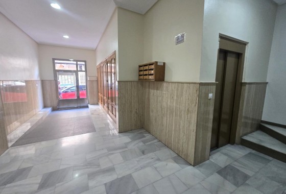 Resale - Apartment / flat - Torrevieja - Las Piscinas Naturales