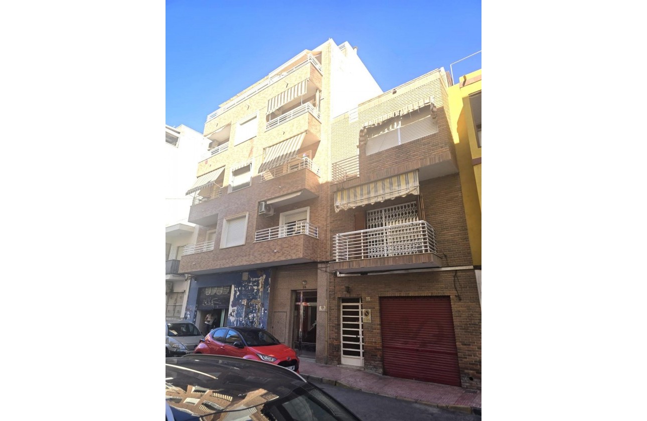 Resale - Apartment / flat - Torrevieja - Las Piscinas Naturales