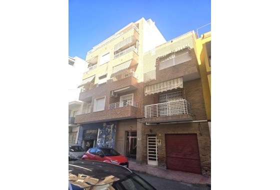 Resale - Apartment / flat - Torrevieja - Las Piscinas Naturales