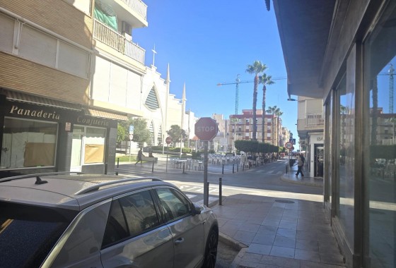 Resale - Apartment / flat - Torrevieja - Las Piscinas Naturales
