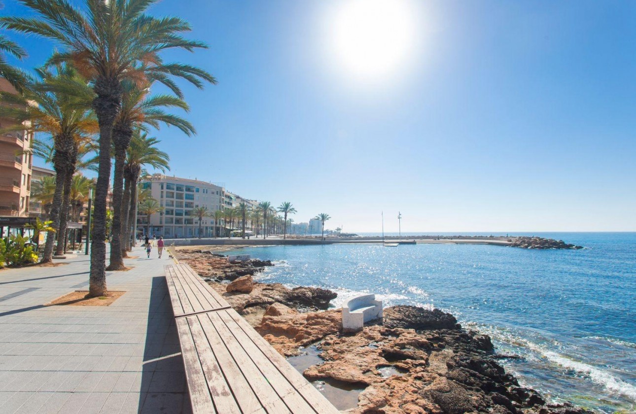 Resale - Apartment / flat - Torrevieja - Las Piscinas Naturales