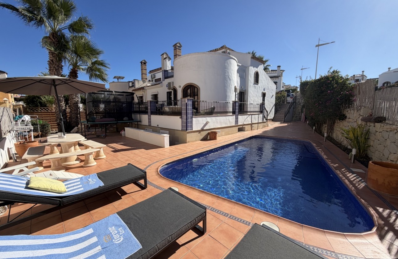 Resale - Villa - La Finca Golf