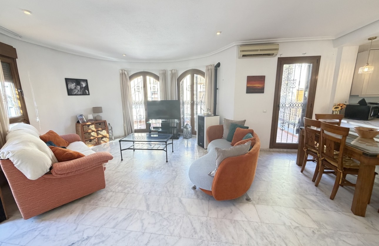 Resale - Villa - La Finca Golf