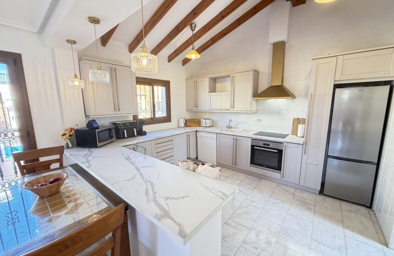 Resale - Villa - La Finca Golf