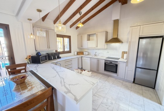 Resale - Villa - La Finca Golf