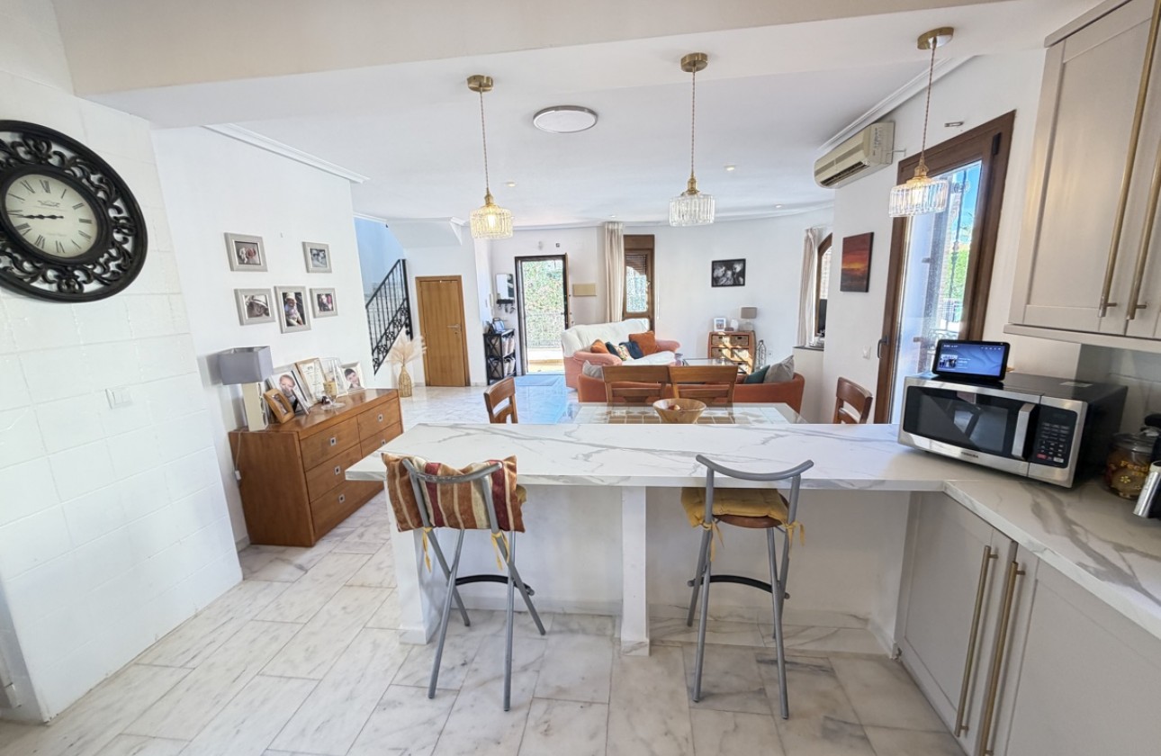 Resale - Villa - La Finca Golf