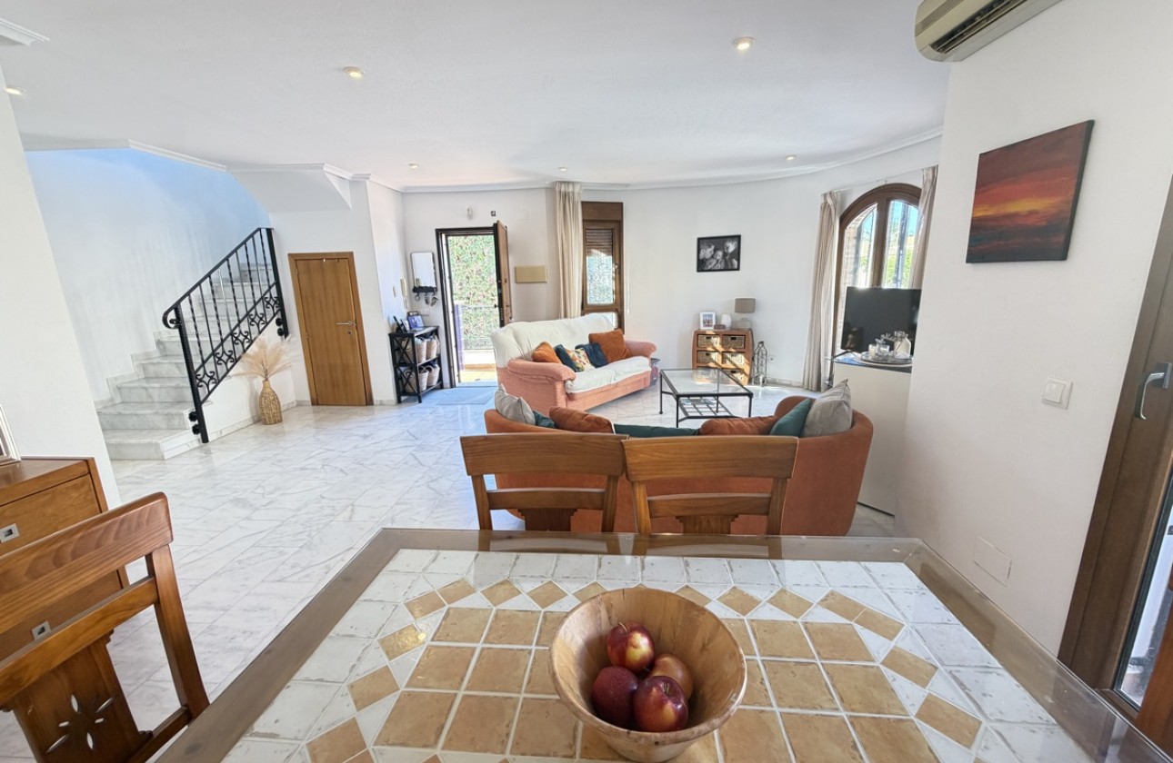 Resale - Villa - La Finca Golf