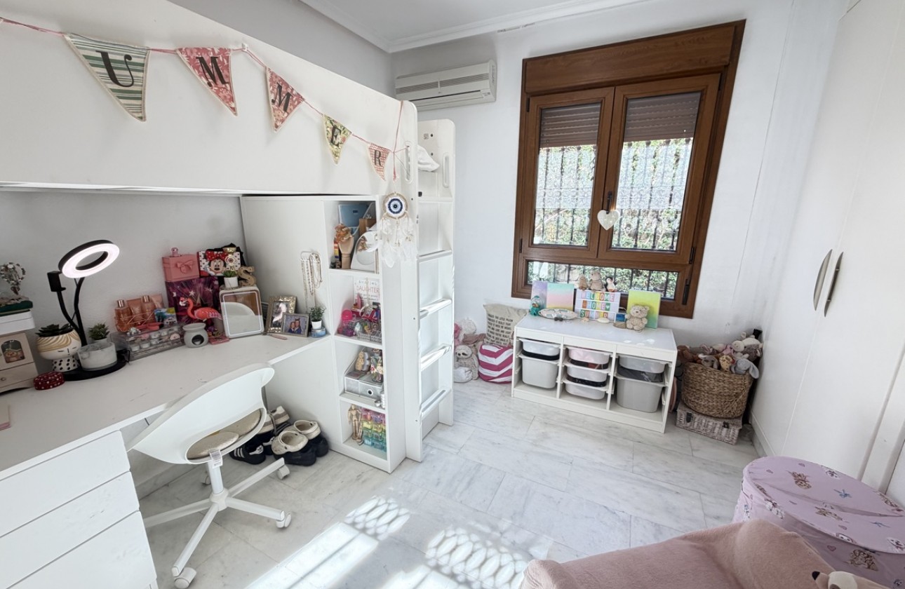 Resale - Villa - La Finca Golf