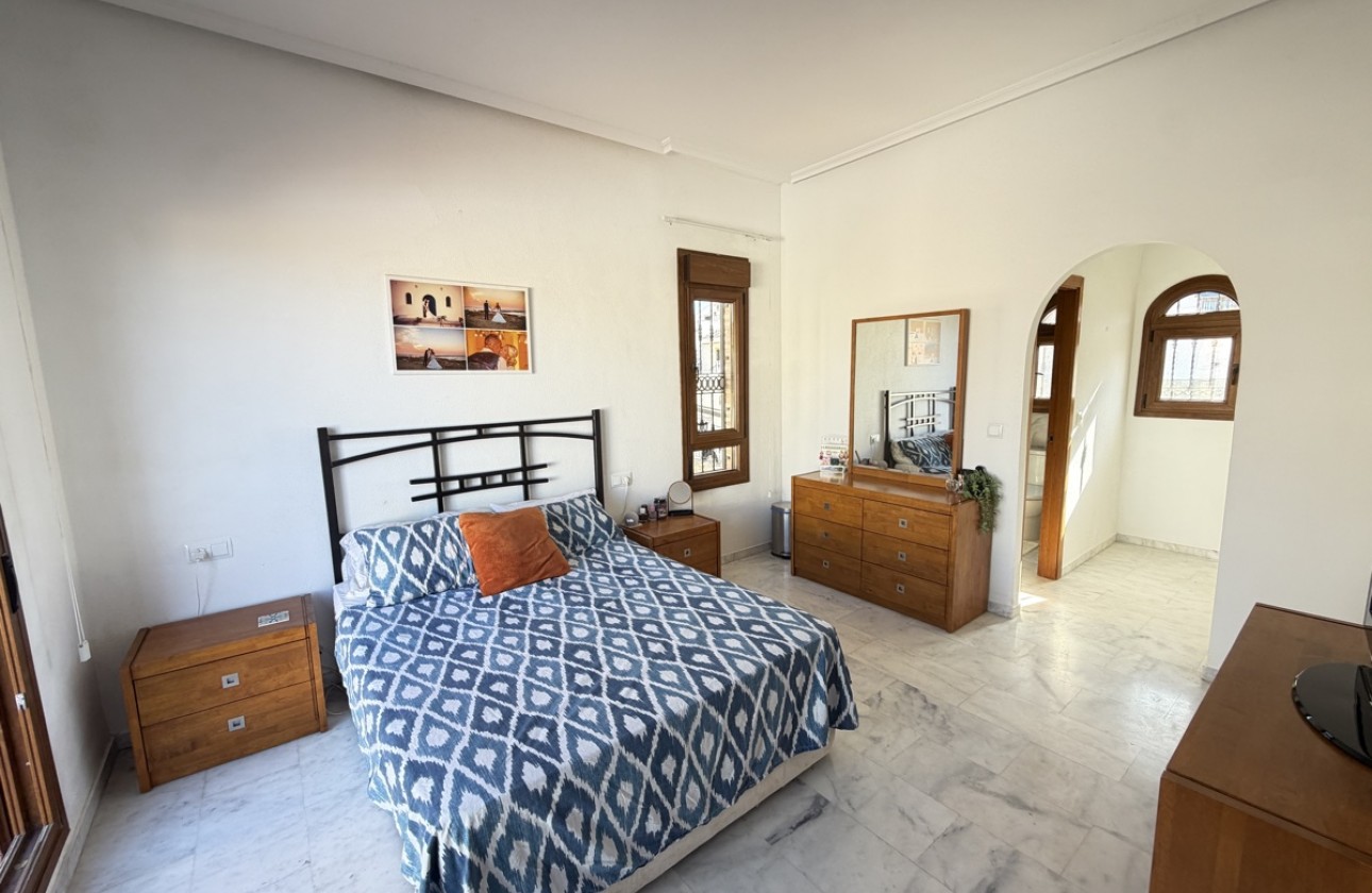 Resale - Villa - La Finca Golf