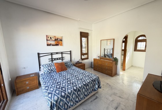 Resale - Villa - La Finca Golf