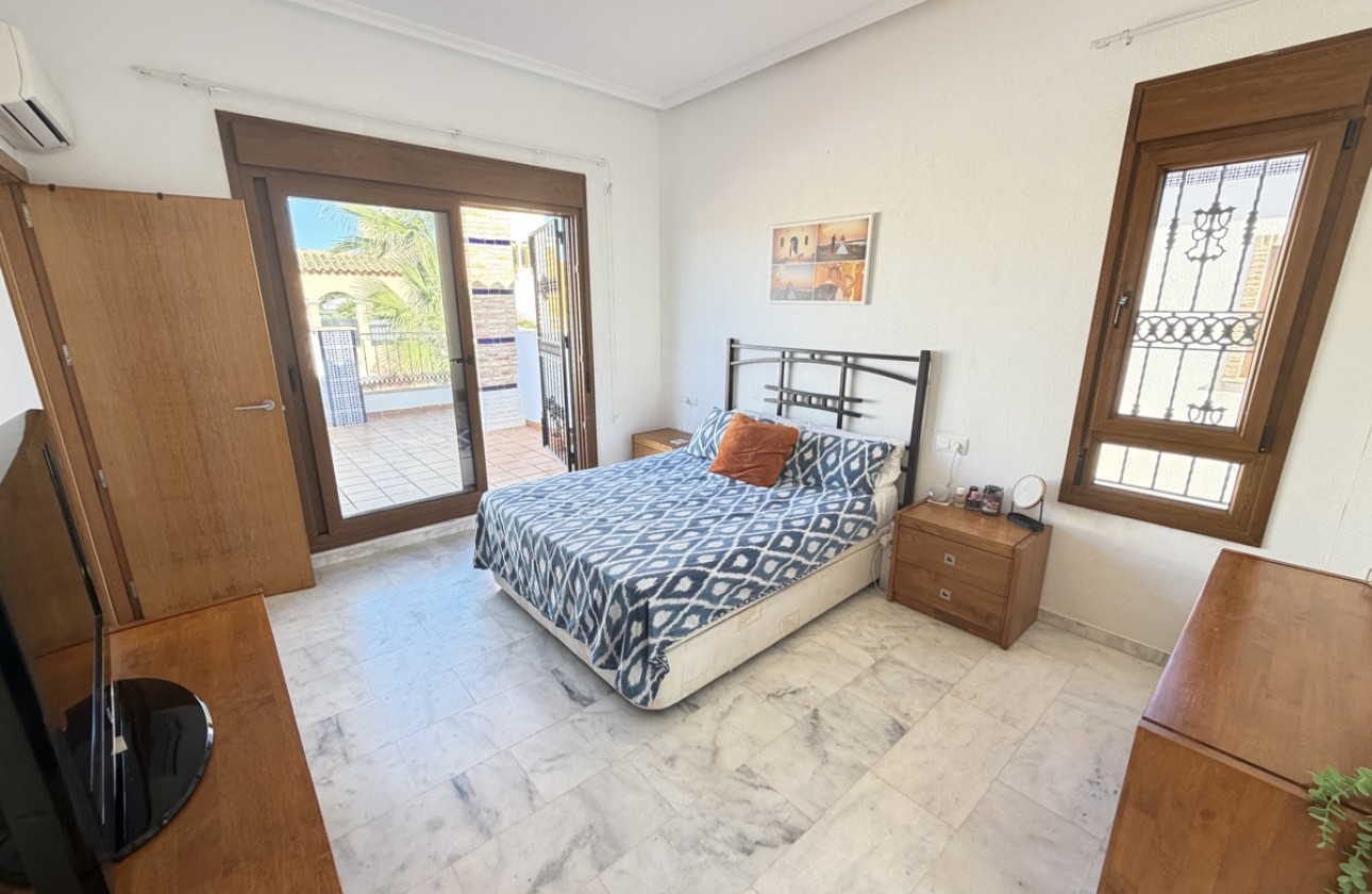 Resale - Villa - La Finca Golf