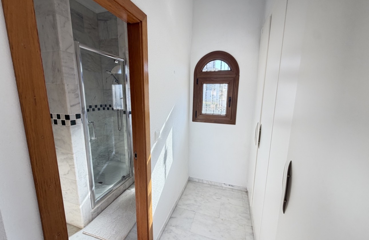 Resale - Villa - La Finca Golf