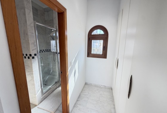 Resale - Villa - La Finca Golf