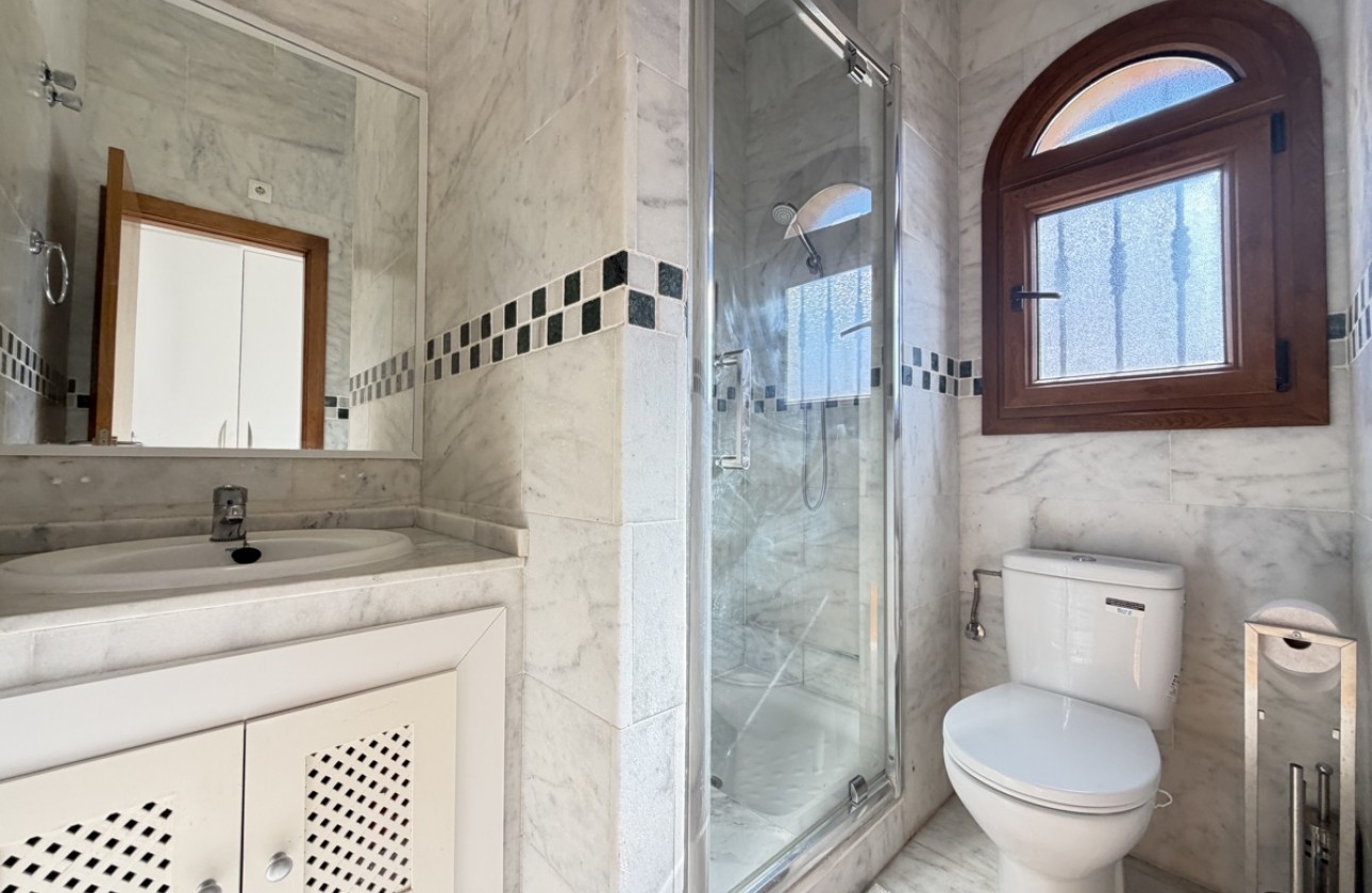 Resale - Villa - La Finca Golf
