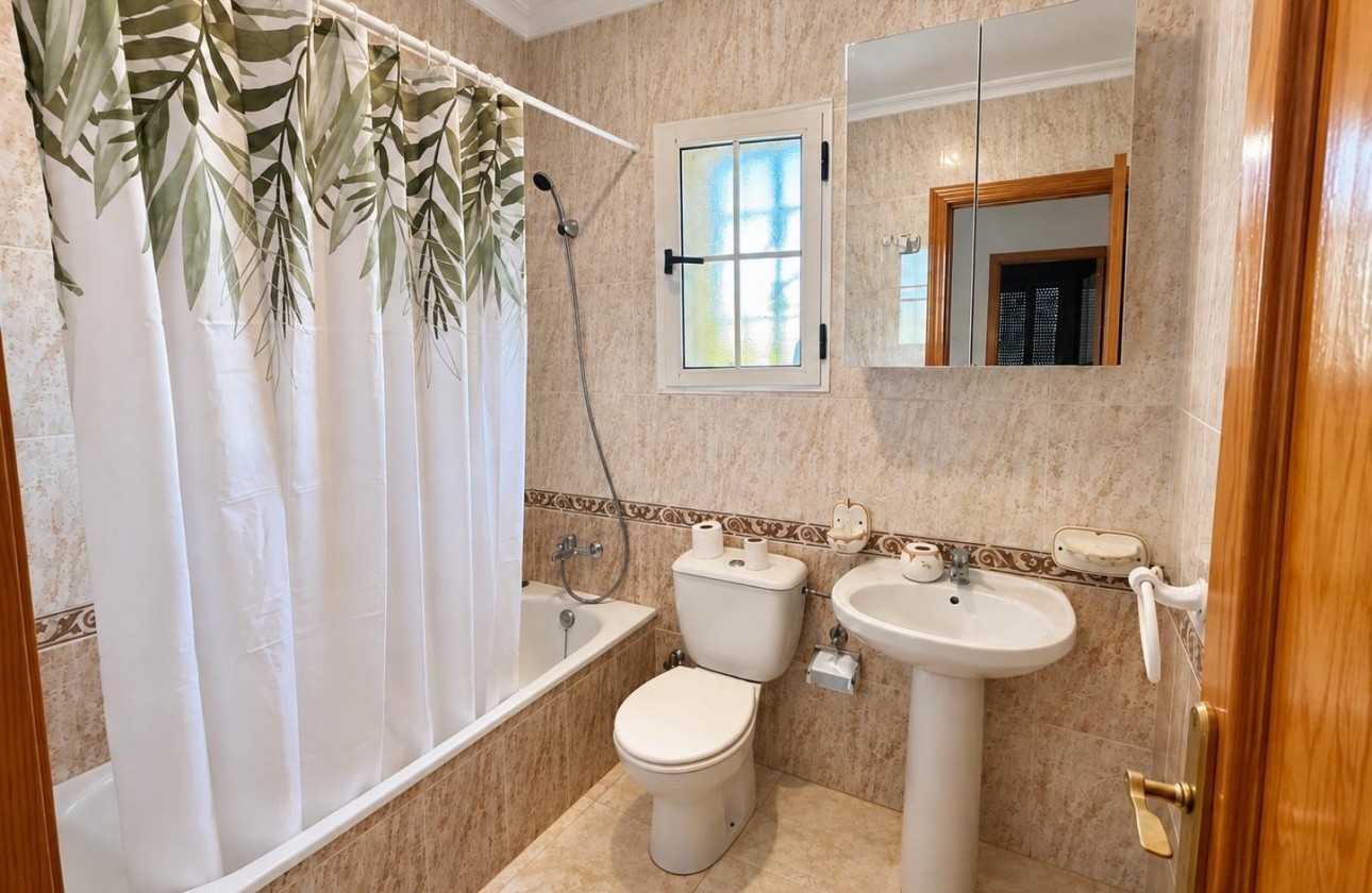 Resale - Villa - Torrevieja - El limonar
