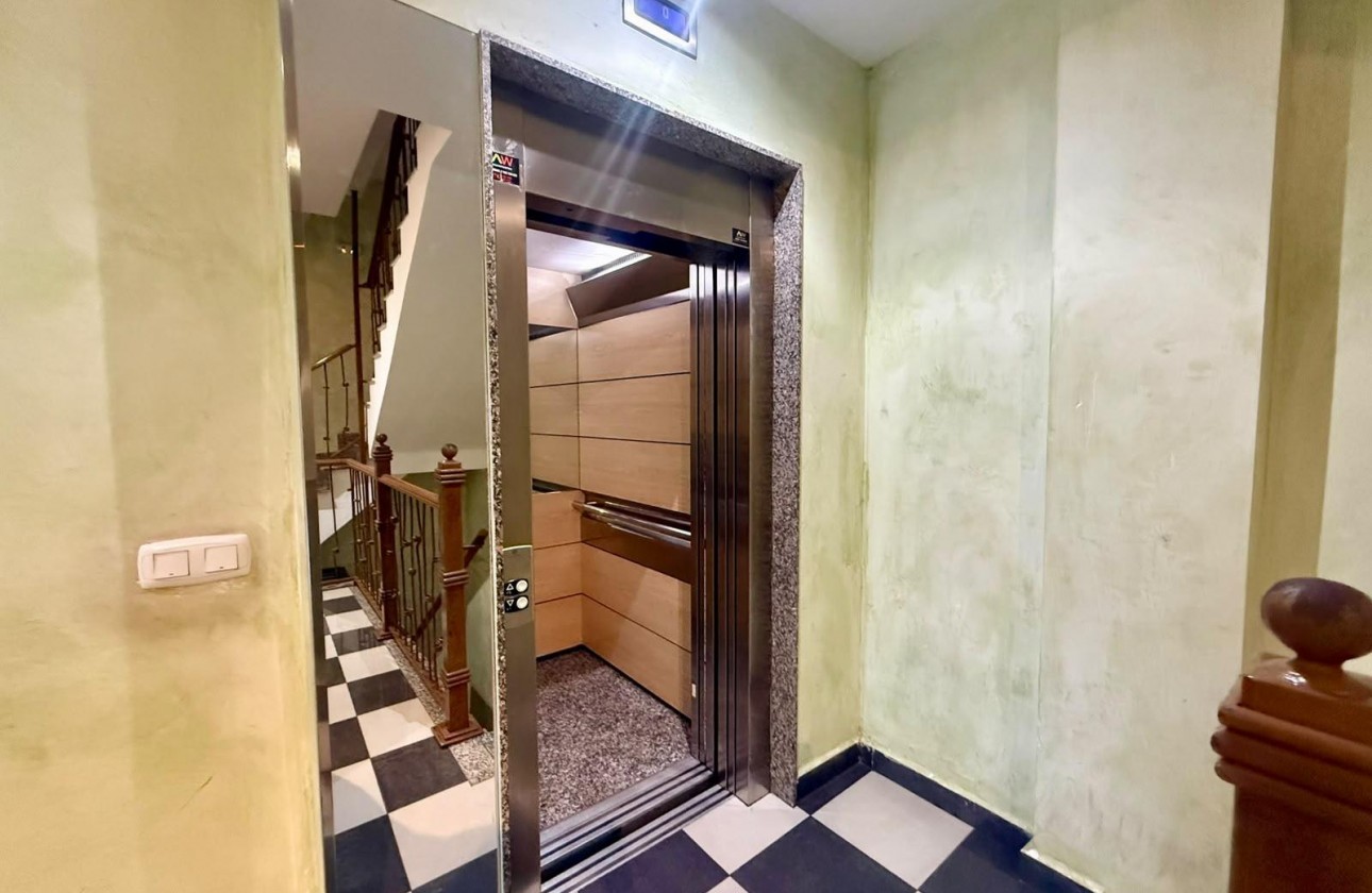Resale - Apartment / flat - Torrevieja - Centro