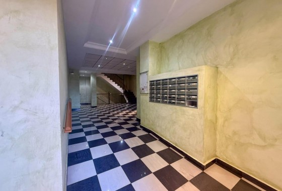 Resale - Apartment / flat - Torrevieja - Centro