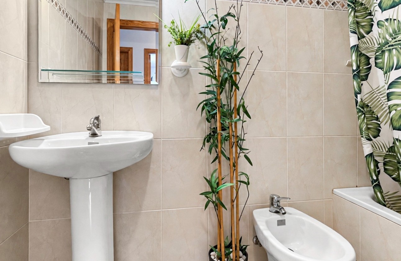Resale - Apartment / flat - Mil Palmeras - Costa Blanca