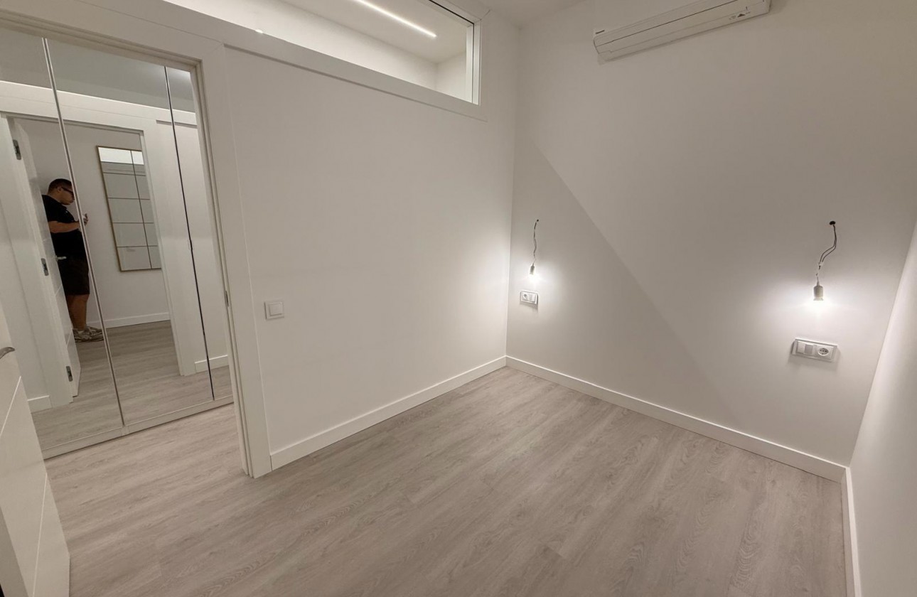 Resale - Apartment / flat - Torrevieja - Playa del Cura