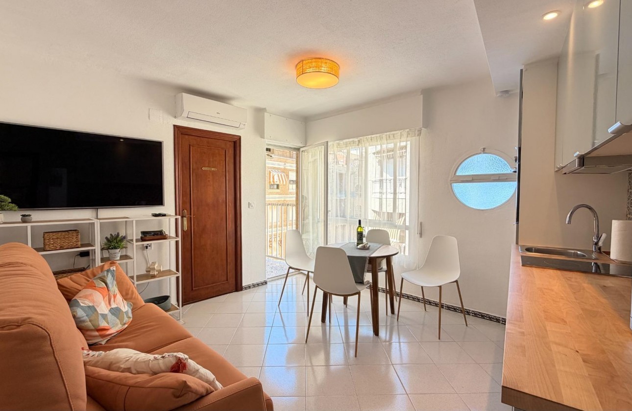 Resale - Apartment / flat - Torrevieja - Habaneras
