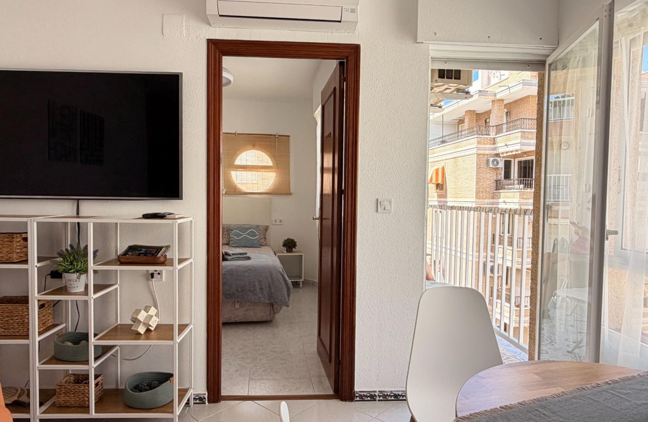 Resale - Apartment / flat - Torrevieja - Habaneras