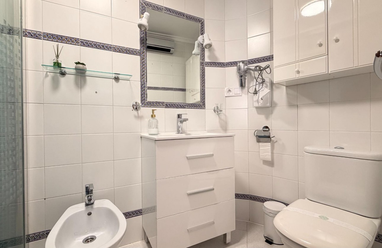 Resale - Apartment / flat - Torrevieja - Habaneras