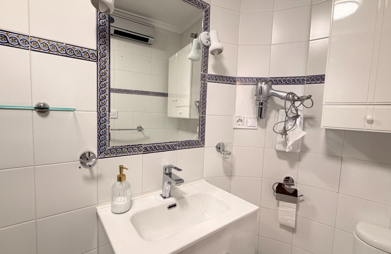 Resale - Apartment / flat - Torrevieja - Habaneras