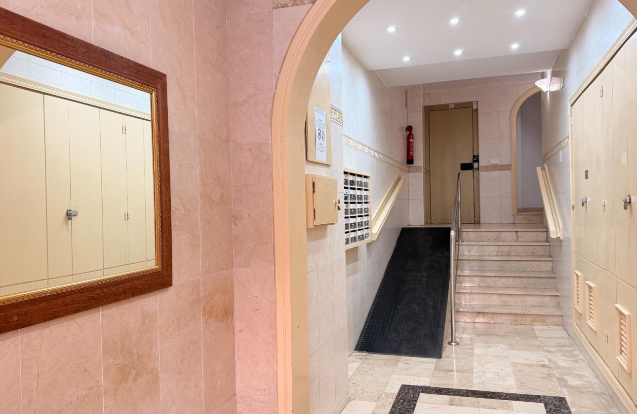 Resale - Apartment / flat - Torrevieja - Habaneras