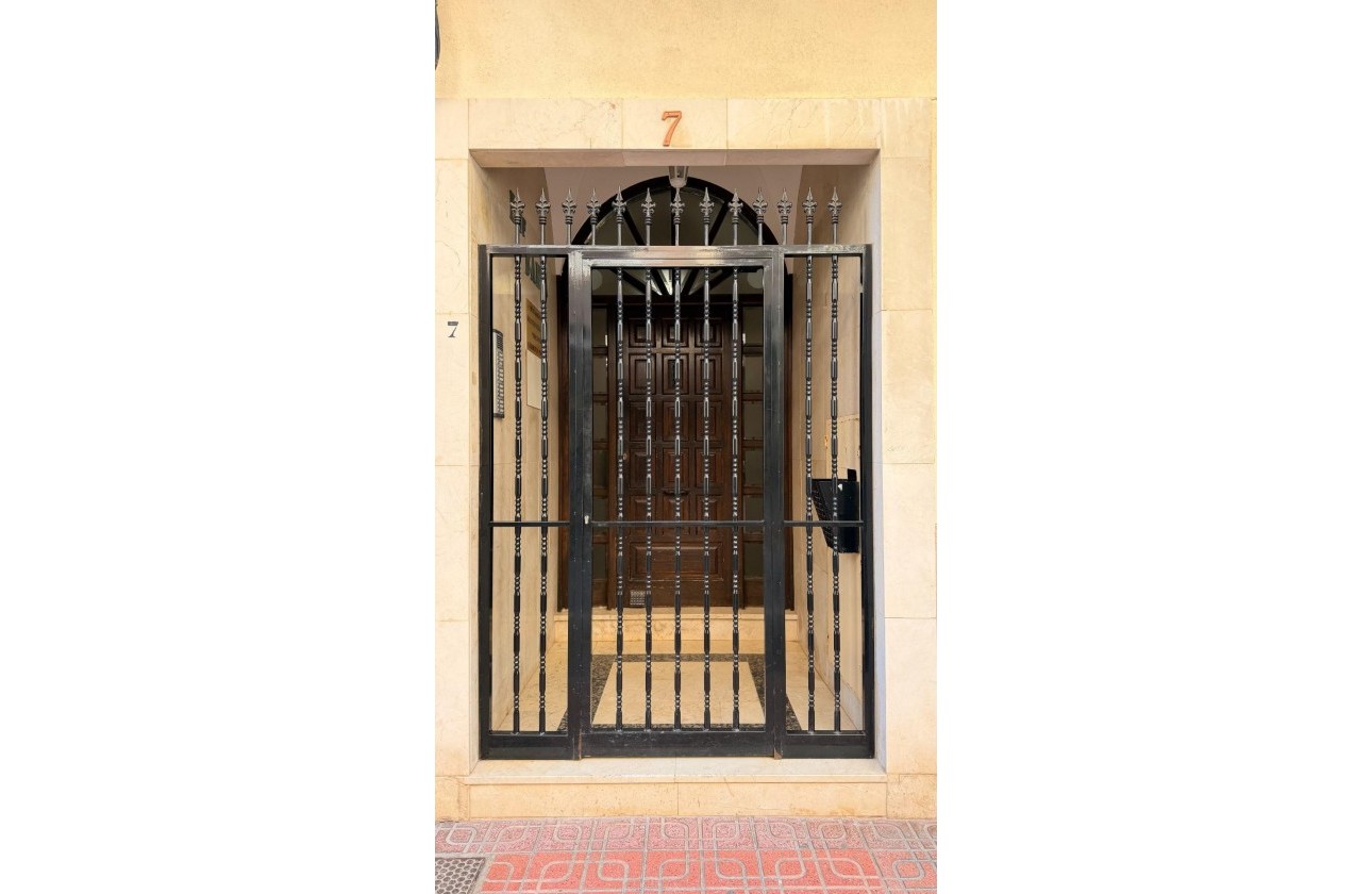 Resale - Apartment / flat - Torrevieja - Habaneras