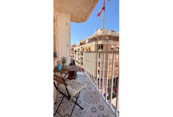 Resale - Apartment / flat - Torrevieja - Habaneras