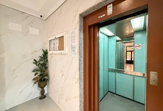 Reventa - Apartamento / piso - Torrevieja - PARQUE DE LAS NACIONES