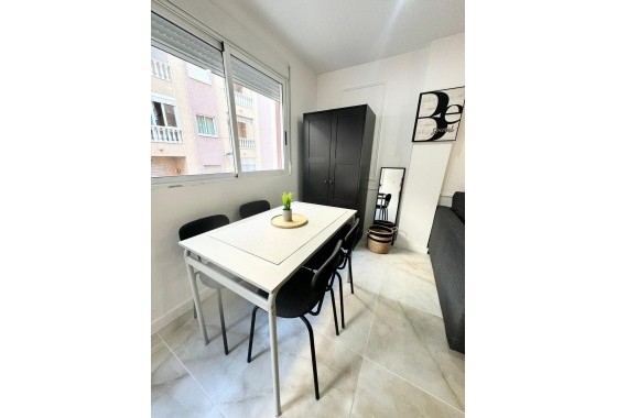 Reventa - Apartamento / piso - Torrevieja - Centro