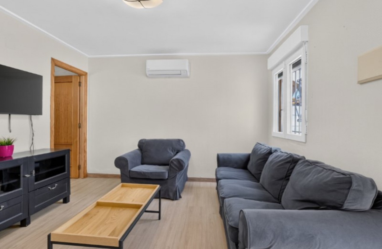 Resale - Villa - Torrevieja - Costa Blanca