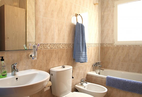 Reventa - Apartamento / piso - Torrevieja - Las Piscinas Naturales