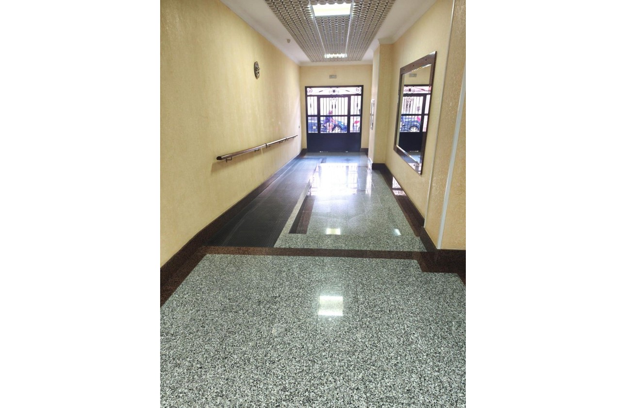 Resale - Apartment / flat - Torrevieja - Centro