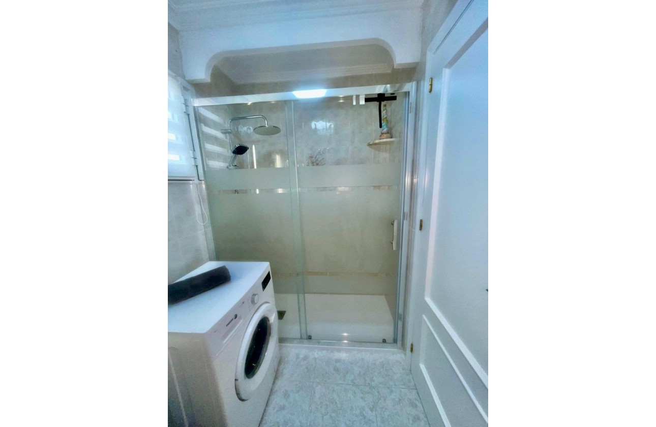 Resale - Apartment / flat - Torrevieja - Estacion de autobuses