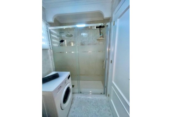 Resale - Apartment / flat - Torrevieja - Estacion de autobuses