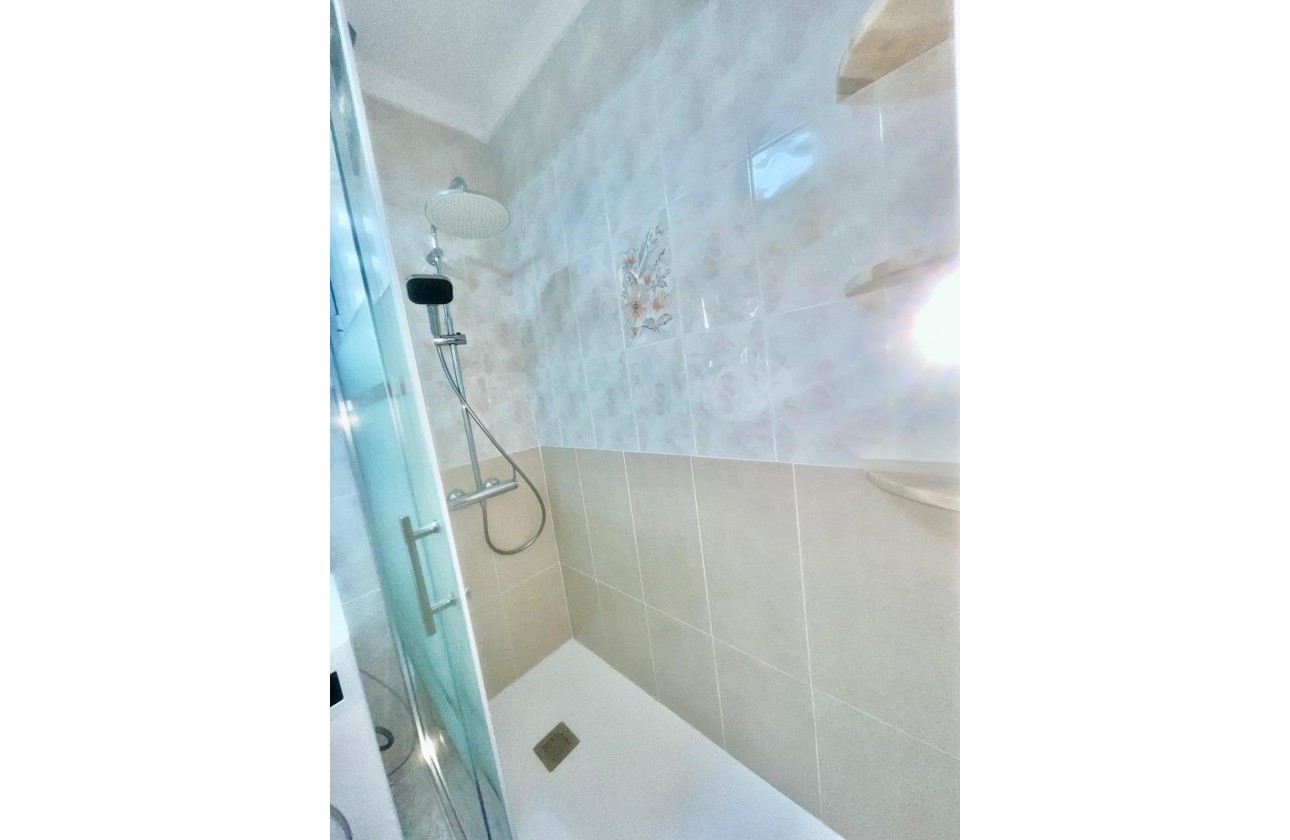 Resale - Apartment / flat - Torrevieja - Estacion de autobuses