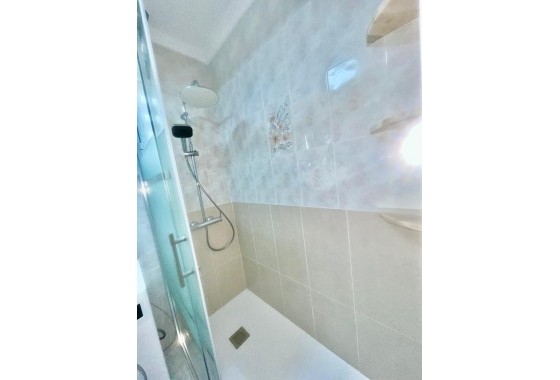 Resale - Apartment / flat - Torrevieja - Estacion de autobuses