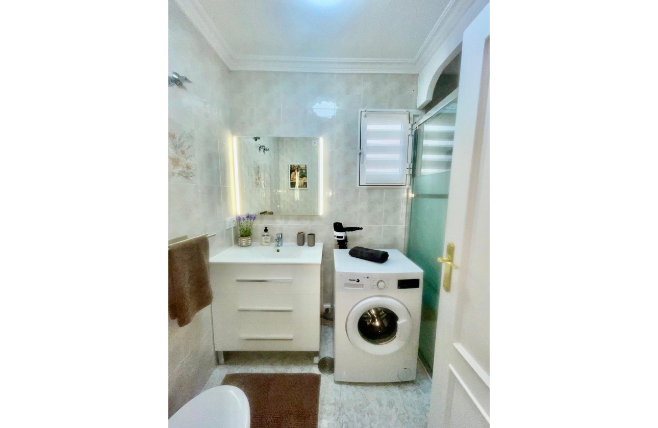 Resale - Apartment / flat - Torrevieja - Estacion de autobuses