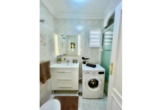 Resale - Apartment / flat - Torrevieja - Estacion de autobuses