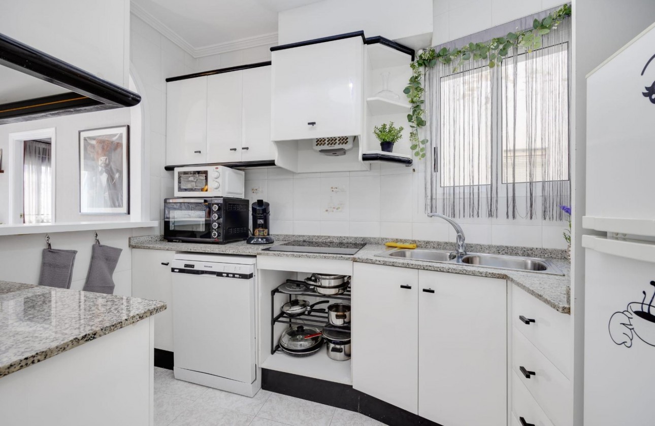 Resale - Apartment / flat - Torrevieja - Estacion de autobuses
