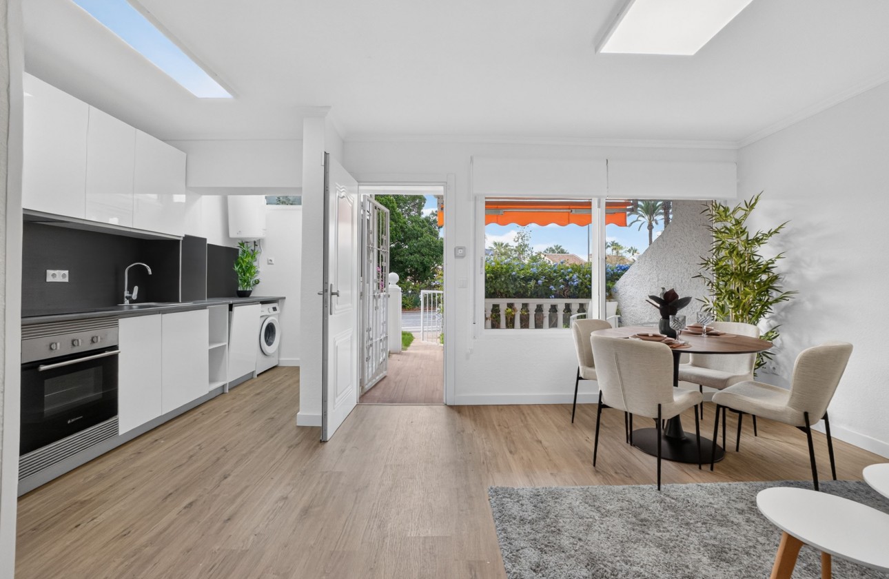 Resale - Apartment / flat - Villamartin - Costa Blanca