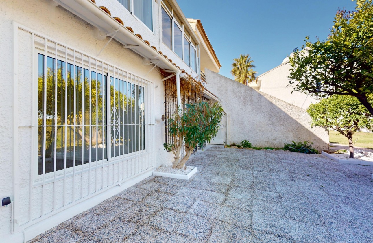 Resale - Apartment / flat - Villamartin - Costa Blanca