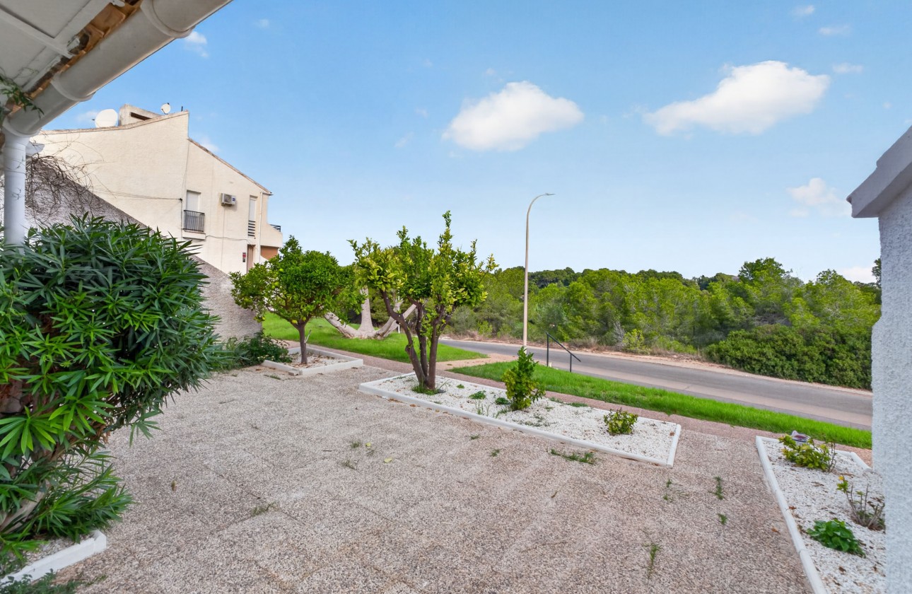 Resale - Apartment / flat - Villamartin - Costa Blanca