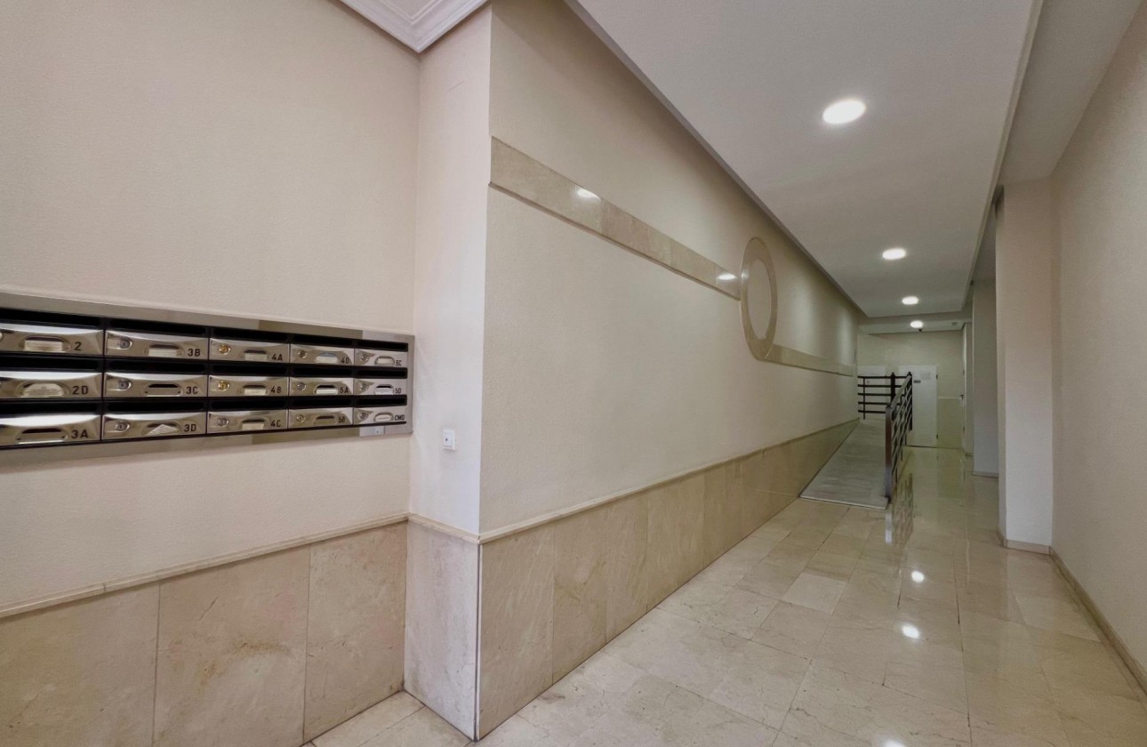 Reventa - Apartamento / piso - Torrevieja - Puerto Deportivo
