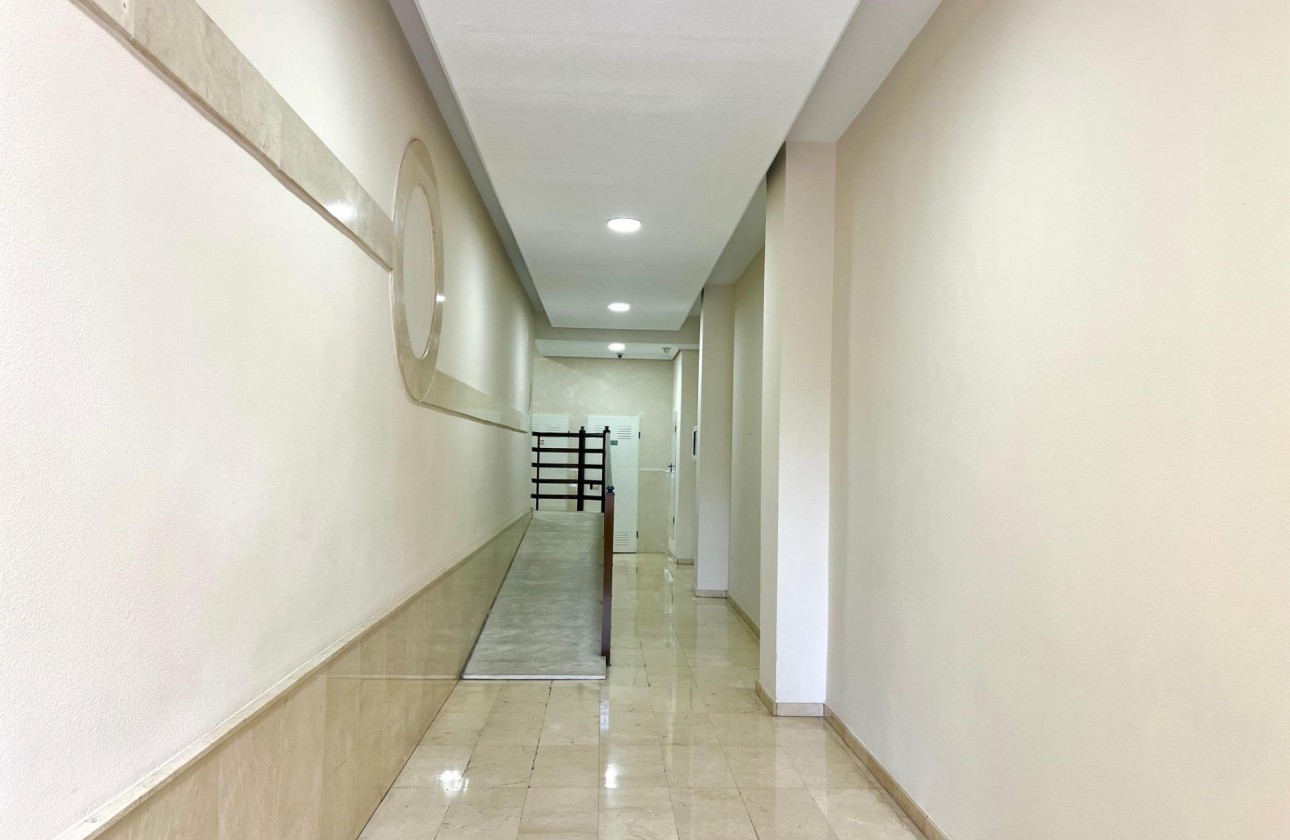Reventa - Apartamento / piso - Torrevieja - Puerto Deportivo